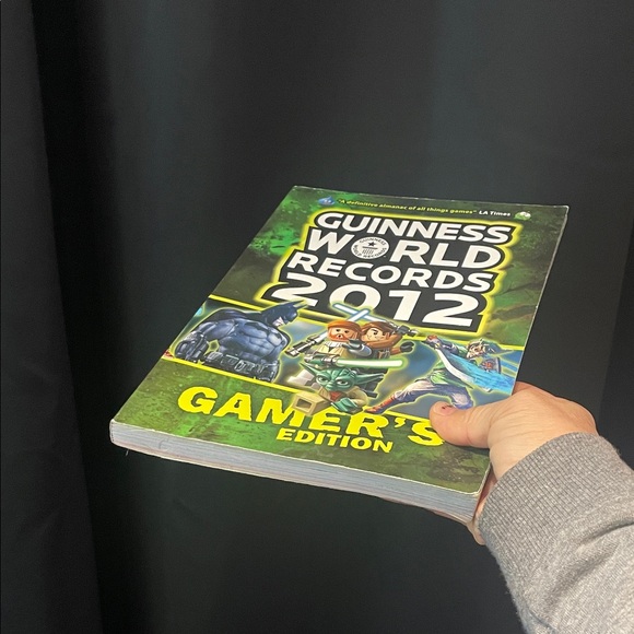 Guinness World Records 2012 Gamer's Edition USED BOOK Paperback - Picture 3 of 14